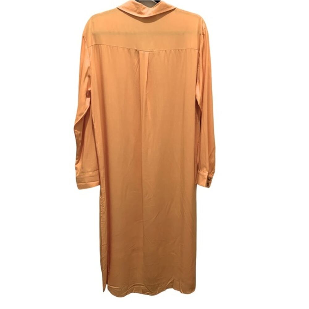 Long duster. Gold. Size Medium and Large. Long sleeves slits on sides.‎ - Picture 2 of 3